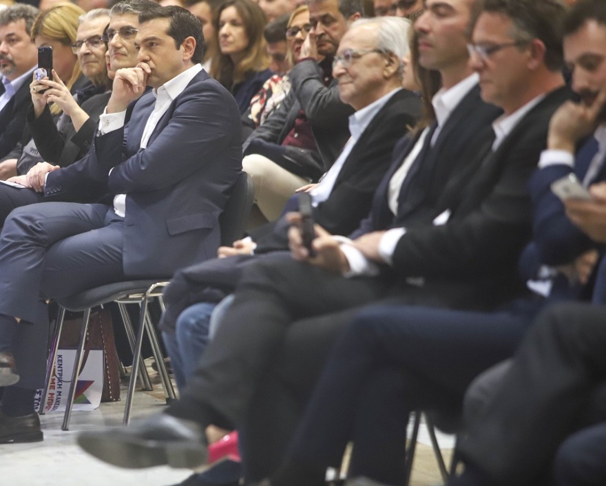 Φωτογραφίες: «Θάμπωσε» η Νοτοπούλου με τις φλούο ροζ γόβες της