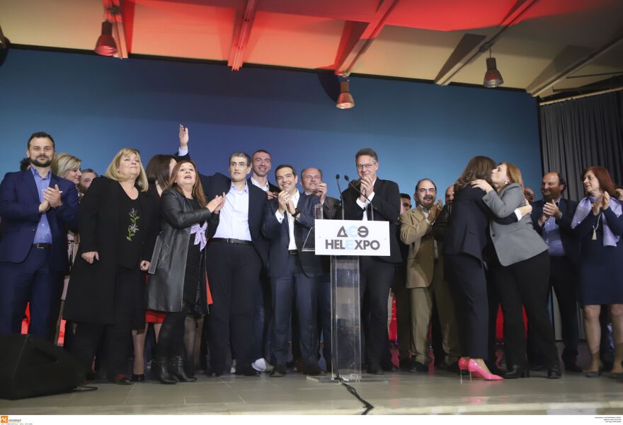 Φωτογραφίες: «Θάμπωσε» η Νοτοπούλου με τις φλούο ροζ γόβες της