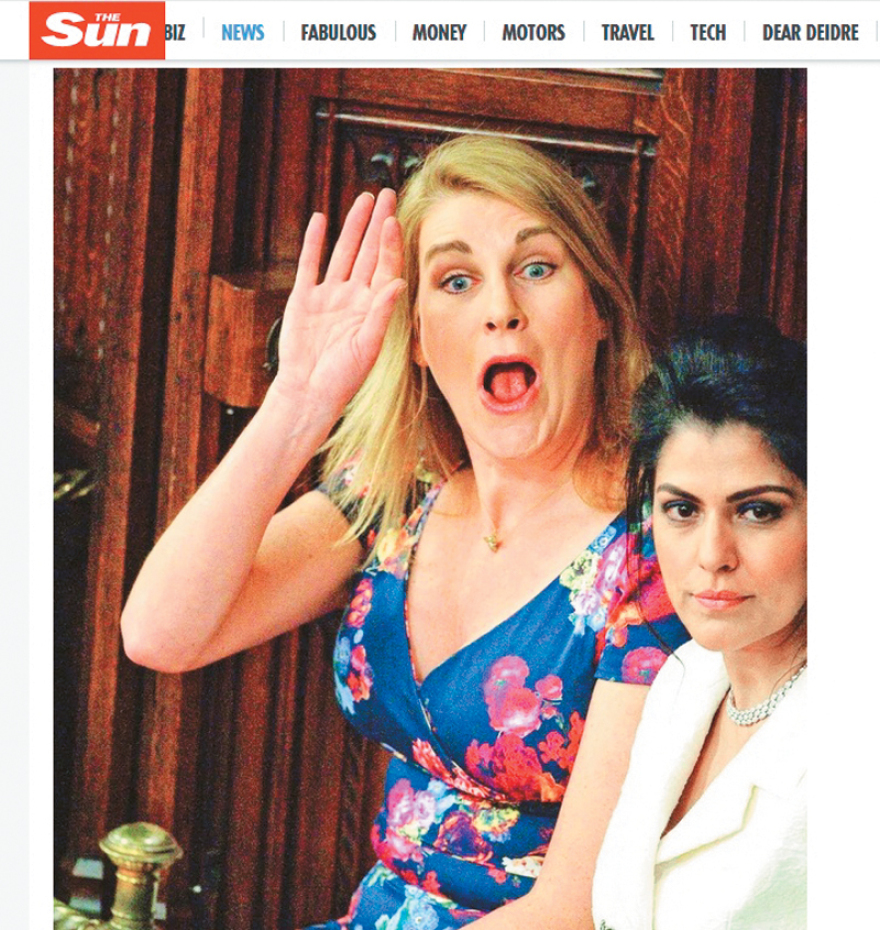 Tζον Μπέρκοου: Το Brexit, ο «τελάλης» και η άτακτη σύζυγος 