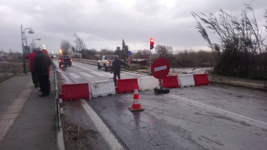 Καιρός: Ισχυροί άνεμοι 9 μποφόρ σαρώνουν τη χώρα - Δεμένα τα πλοία στα λιμάνια