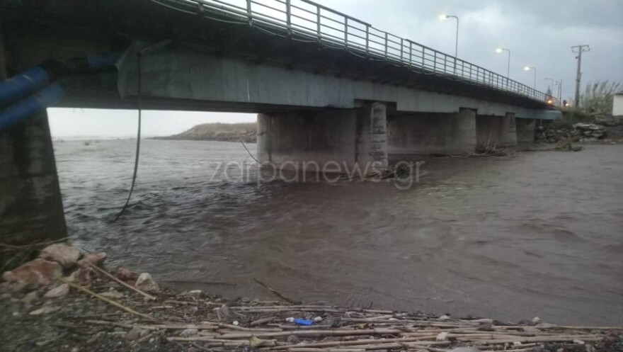 Καιρός: Ισχυροί άνεμοι 9 μποφόρ σαρώνουν τη χώρα - Δεμένα τα πλοία στα λιμάνια