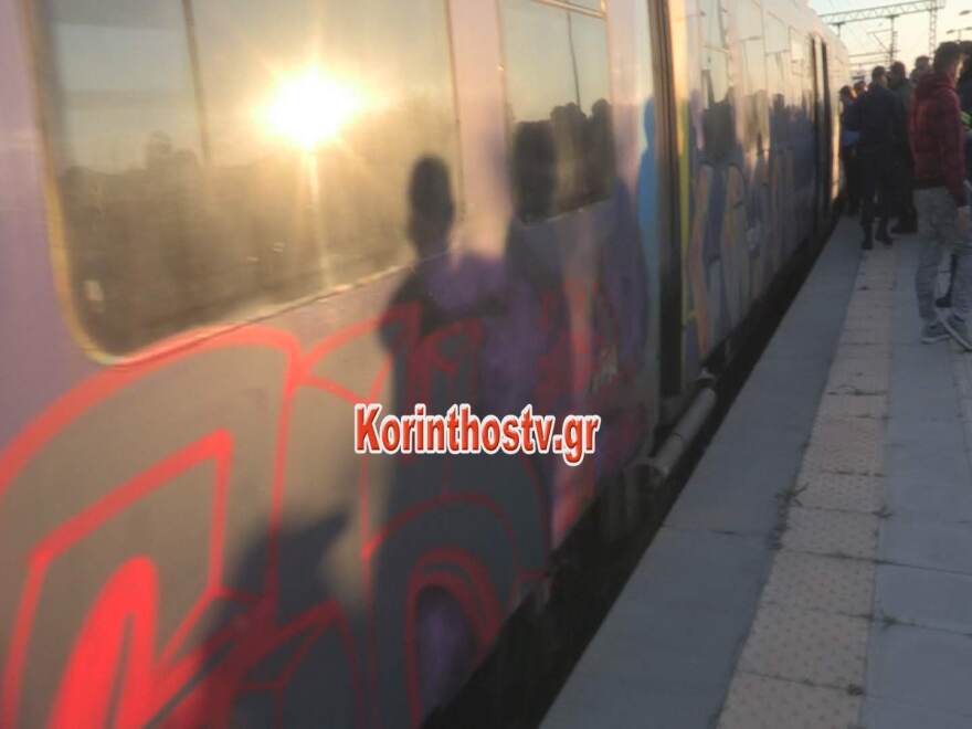 Συρμός του προαστιακού εκτροχιάστηκε λόγω υπερβολικής ταχύτητας στους Αγίους Θεοδώρους