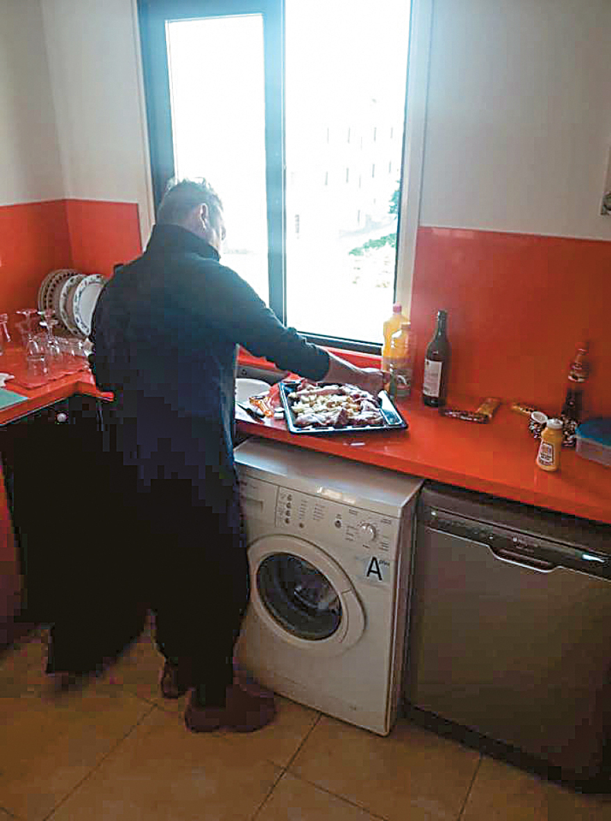 Θύελλα μετά τις αποκαλύψεις για τα λεφτά του Πετσίτη - Δείτε βίντεο