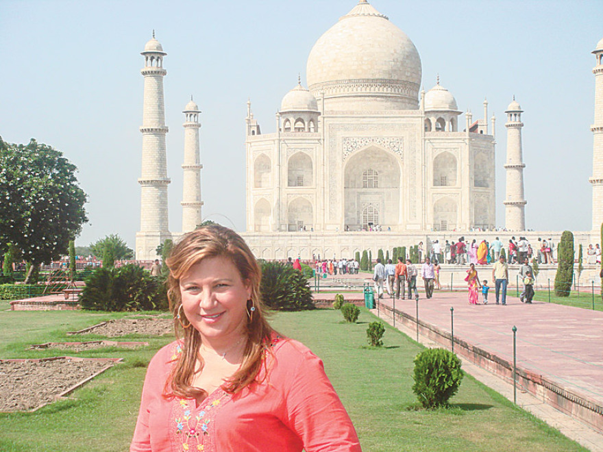 Δέσποινα Μοιραράκη: Μια... μπορδοροδοκόκκινη πτώχευση 