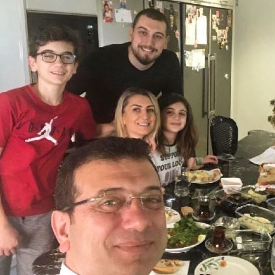  Ποιος είναι ο Εκρέμ Ιμάμογλου, ο νέος δήμαρχος της Κωνσταντινούπολης