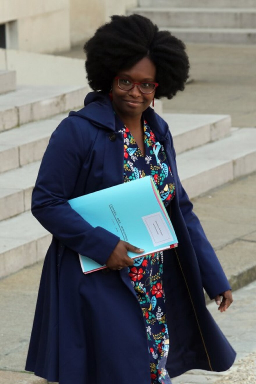 Ποια είναι η Sibeth Ndiaye, η νέα κυβερνητική εκπρόσωπος του Μακρόν από τη Σενεγάλη