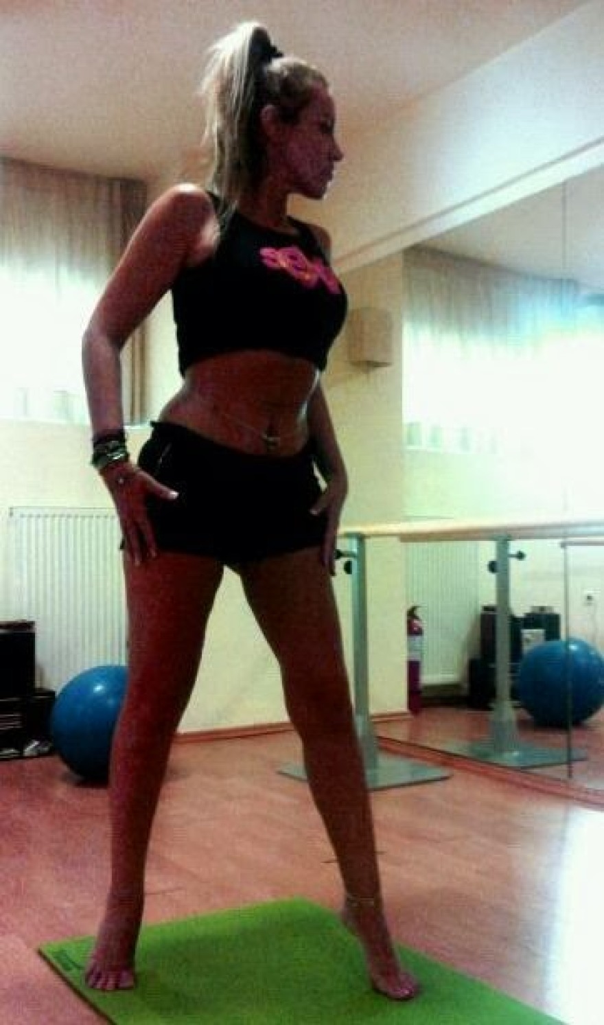 Θωμαρίτα Καλδάρα: Παραιτήθηκε από το γραφείο του Μπόλαρη η εντυπωσιακή γραμματέας