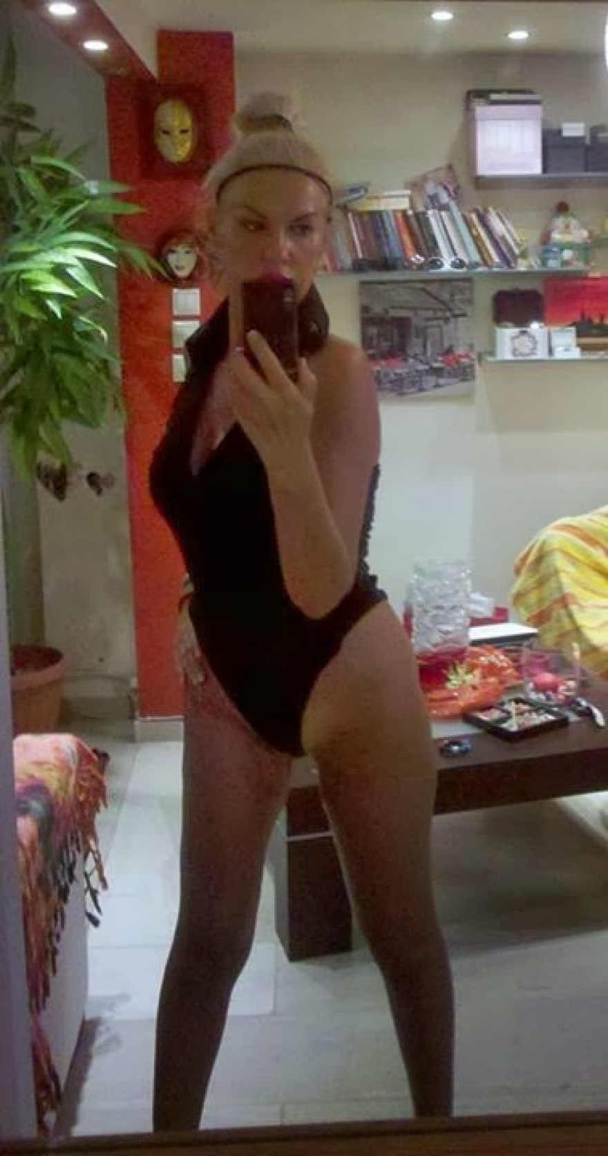 Θωμαρίτα Καλδάρα: Παραιτήθηκε από το γραφείο του Μπόλαρη η εντυπωσιακή γραμματέας