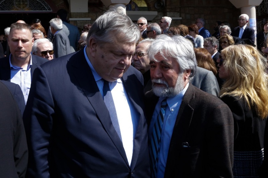 Πλήθος κόσμου για το τελευταίο «αντίο» στον Αντώνη Βγόντζα