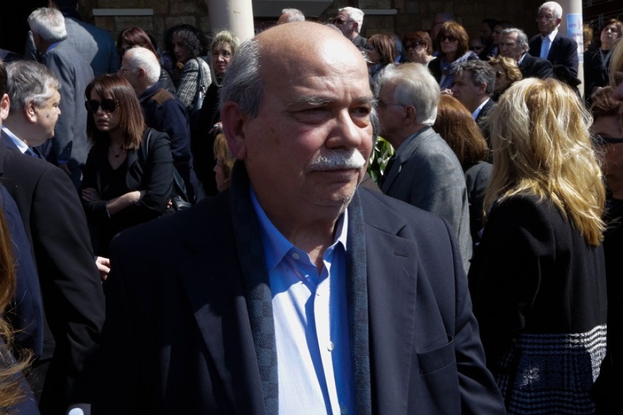 Πλήθος κόσμου για το τελευταίο «αντίο» στον Αντώνη Βγόντζα