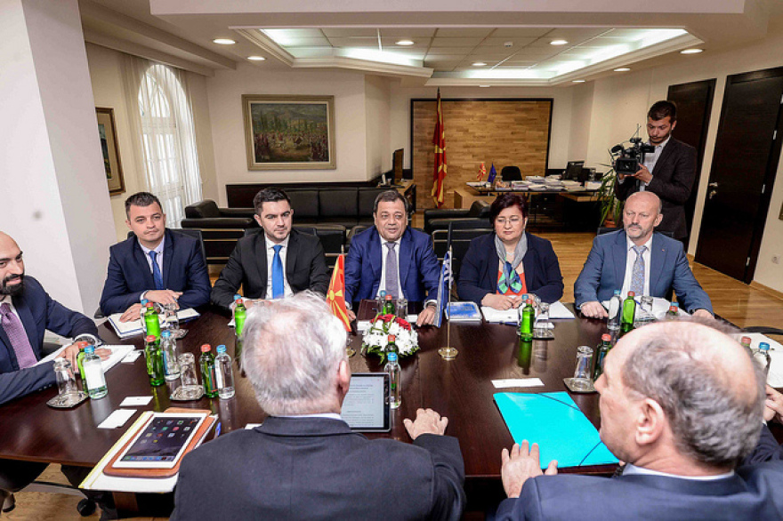 Με χαμόγελα ο Τσίπρας στα Σκόπια για την «πατριωτική» συμφωνία - «Άναψε φωτιές» με το αεροδρόμιο «Μίκρα»