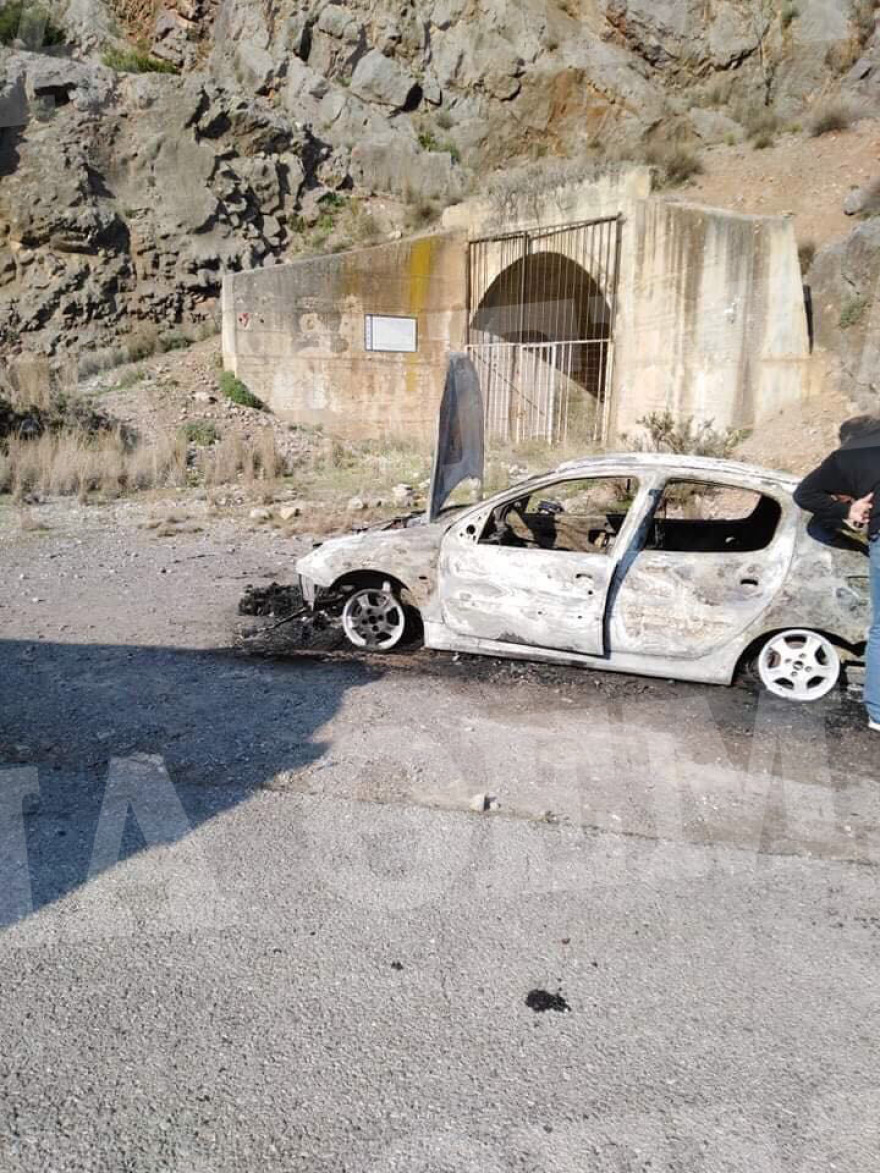 Θρίλερ με απανθρακωμένο πτώμα σε αυτοκίνητο στην Άμφισσα