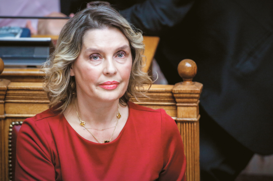 Ο Καραμανλής, τα «ορφανά»  και η ακατανόητη αφωνία του