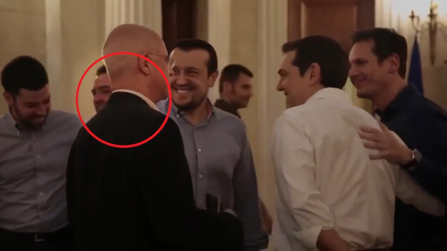 Πετσίτης παντού: Στο Μαξίμου με τον Τσίπρα το βράδυ του δημοψηφίσματος - Δείτε βίντεο