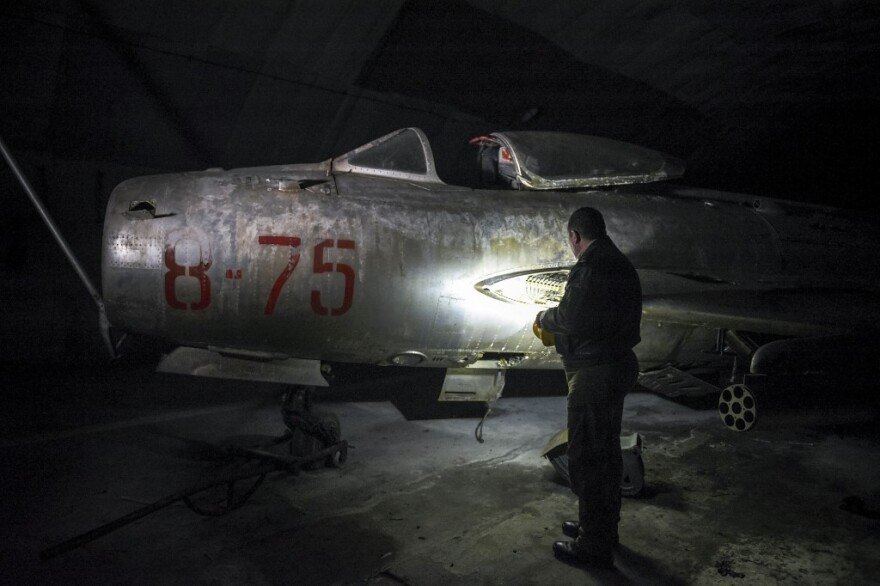 Φωτογραφίες από την Αλβανία: Στο «άδυτο» της μυστικής αεροπορικής βάσης Gjader