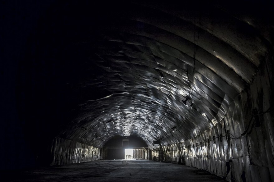 Φωτογραφίες από την Αλβανία: Στο «άδυτο» της μυστικής αεροπορικής βάσης Gjader