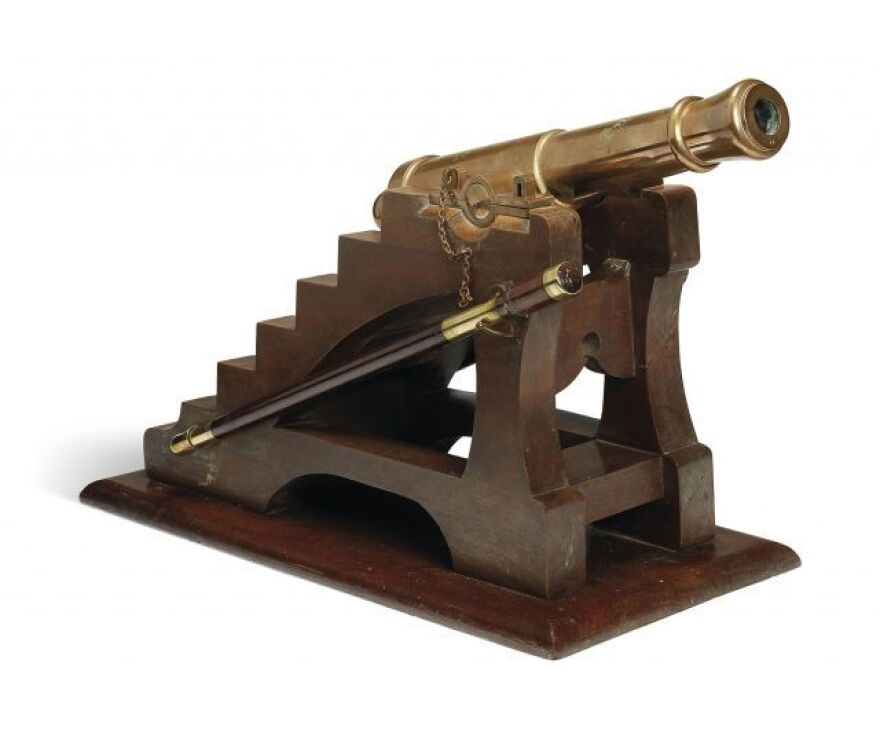 Στο «σφυρί» αυθεντικό σουβενίρ από τον Πύργο του Άιφελ