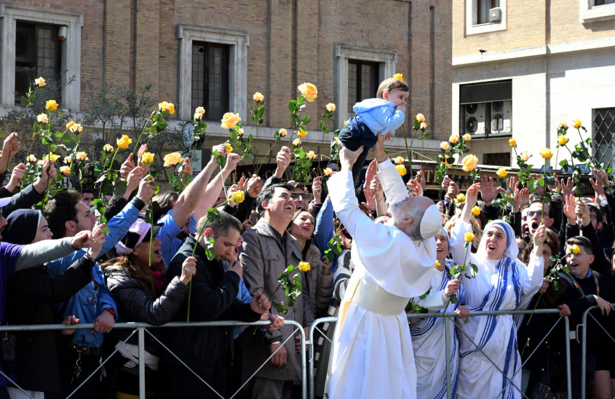 Ο Τζον Μάλκοβιτς «Πάπας» στον Άγιο Πέτρο της Ρώμης