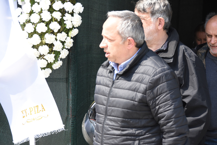 Βασίλης Λυριτζής: Βουβά τα πρόσωπα, χαρακωμένα από πόνο στο ύστατο χαίρε