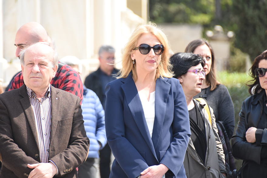 Βασίλης Λυριτζής: Βουβά τα πρόσωπα, χαρακωμένα από πόνο στο ύστατο χαίρε