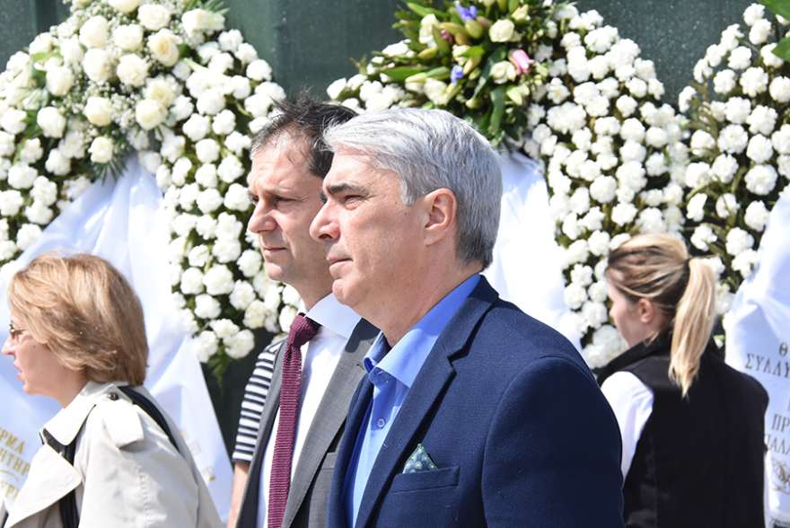 Βασίλης Λυριτζής: Βουβά τα πρόσωπα, χαρακωμένα από πόνο στο ύστατο χαίρε