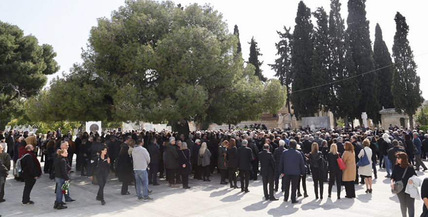 Βασίλης Λυριτζής: Βουβά τα πρόσωπα, χαρακωμένα από πόνο στο ύστατο χαίρε