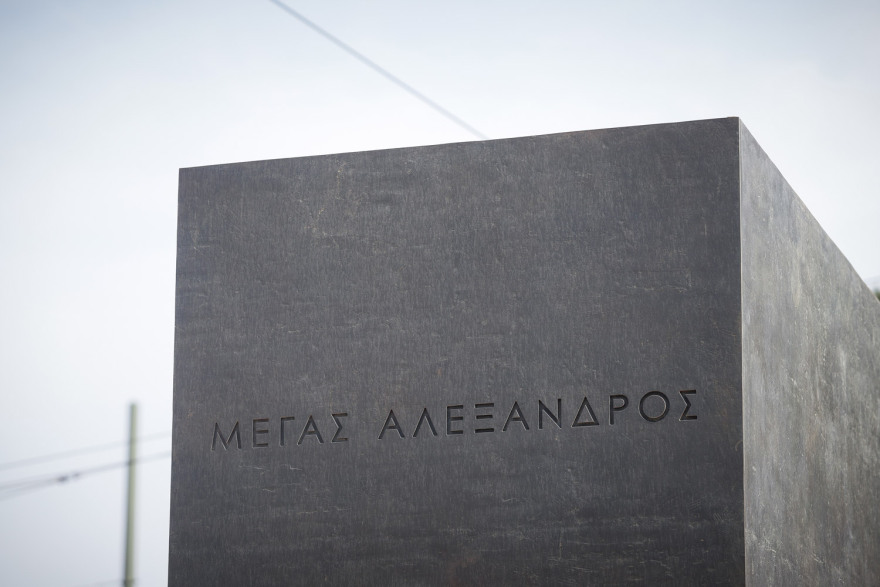 Στήνεται το άγαλμα του Μεγάλου Αλεξάνδρου στην Αθήνα 