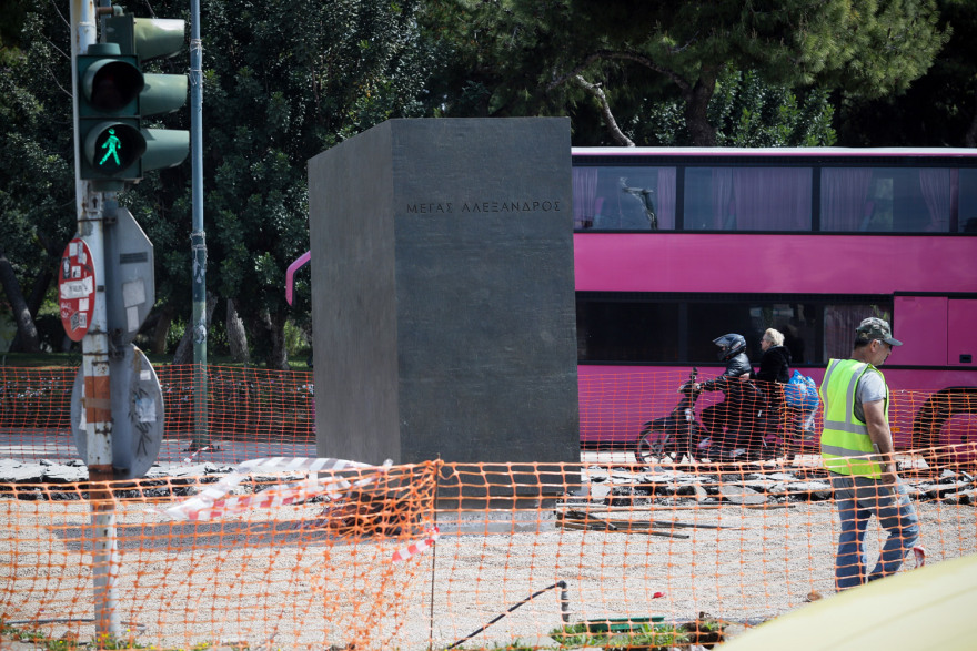 Στήνεται το άγαλμα του Μεγάλου Αλεξάνδρου στην Αθήνα 