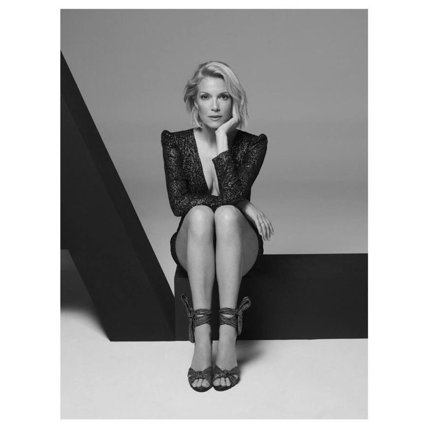 Τα καλλίγραμμα πόδια της Βίκυς Καγιά... κλέβουν την παράσταση 