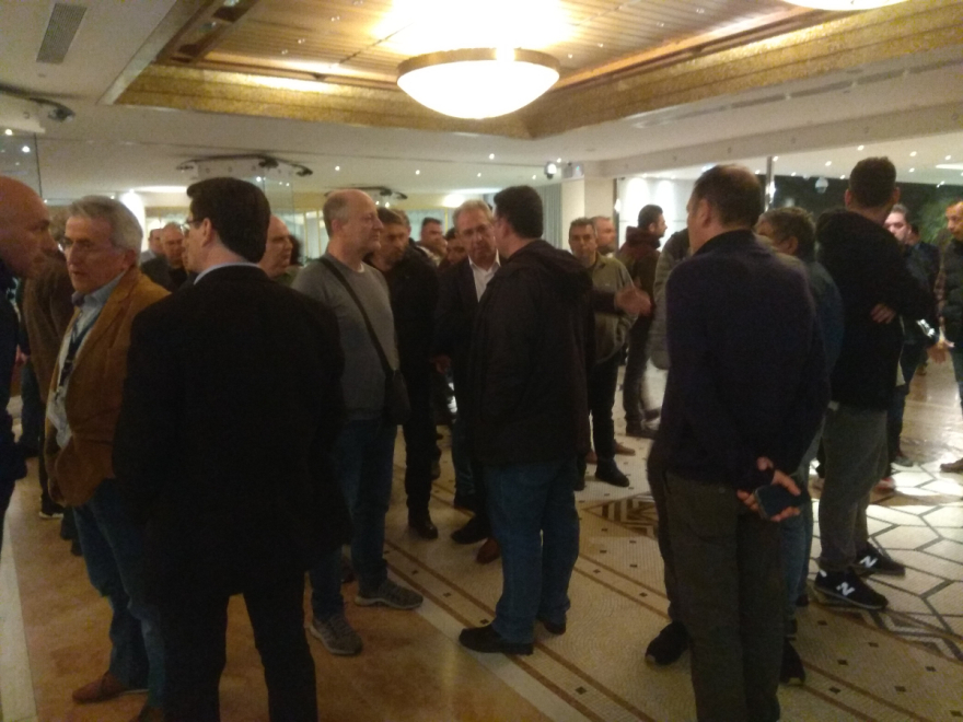 Ξύλο στο συνέδριο της ΓΣΕΕ στη Ρόδο - Τέσσερις τραυματίες - Δείτε βίντεο