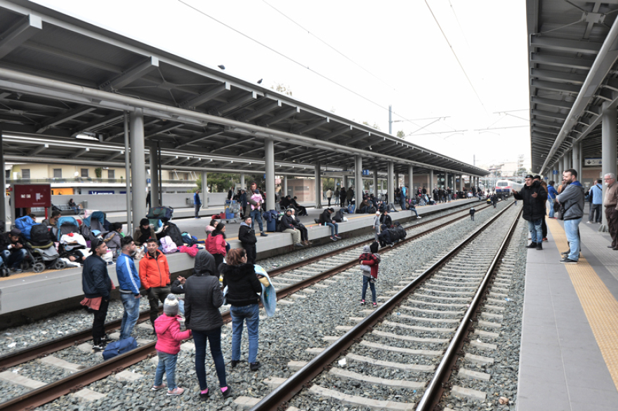 Κατάληψη από πρόσφυγες στον Σταθμό Λαρίσης - Σκηνές Ειδομένης και συγκρούσεις στα Διαβατά