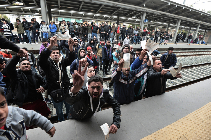 Κατάληψη από πρόσφυγες στον Σταθμό Λαρίσης - Σκηνές Ειδομένης και συγκρούσεις στα Διαβατά
