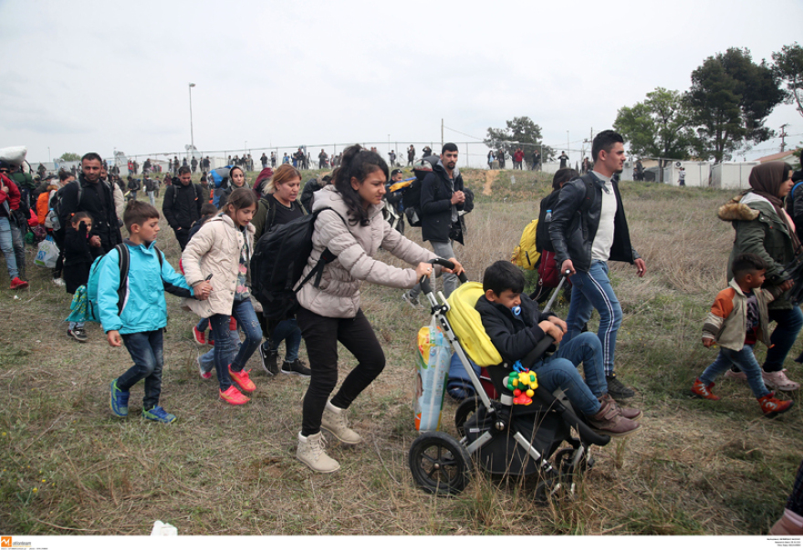 Νέα επεισόδια με πρόσφυγες στα Διαβατά - Συγκρούσεις και χημικά