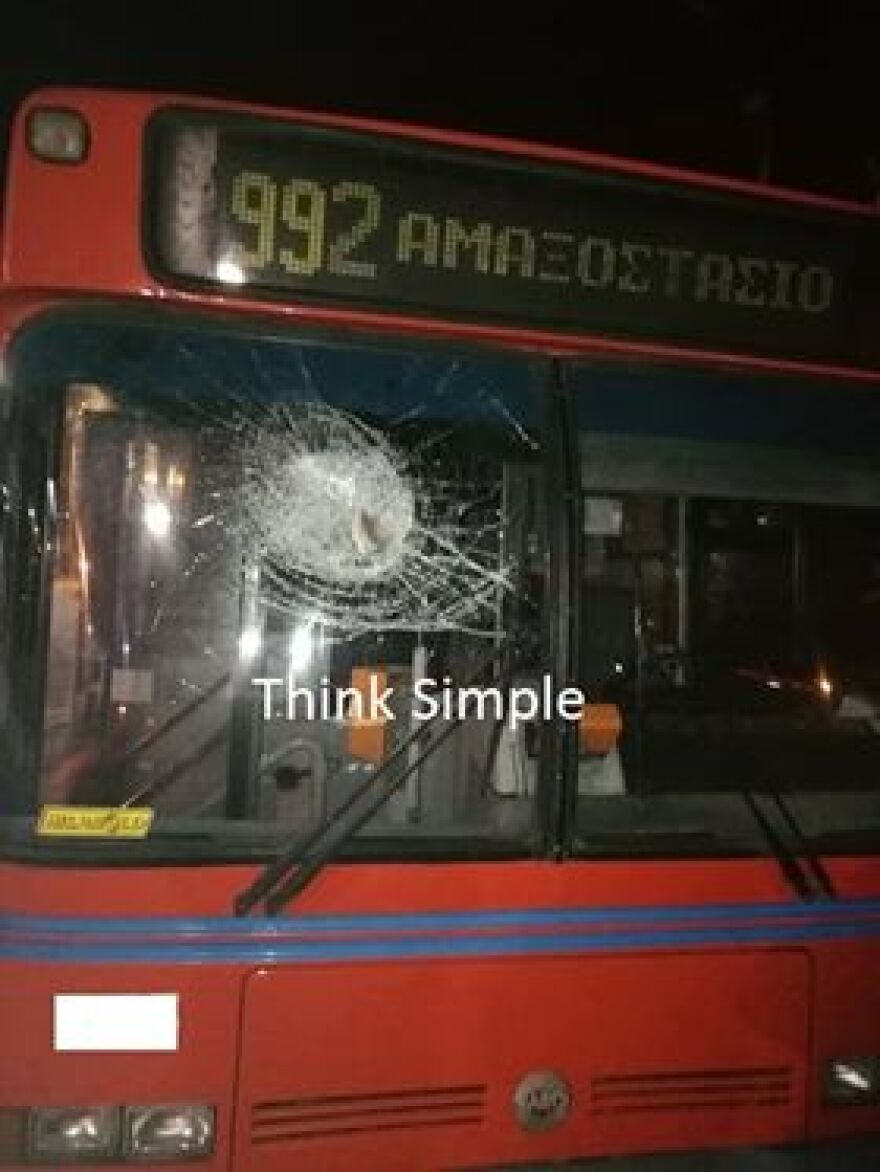 Επίθεση με πέτρες σε λεωφορείο του ΟΑΣΘ 