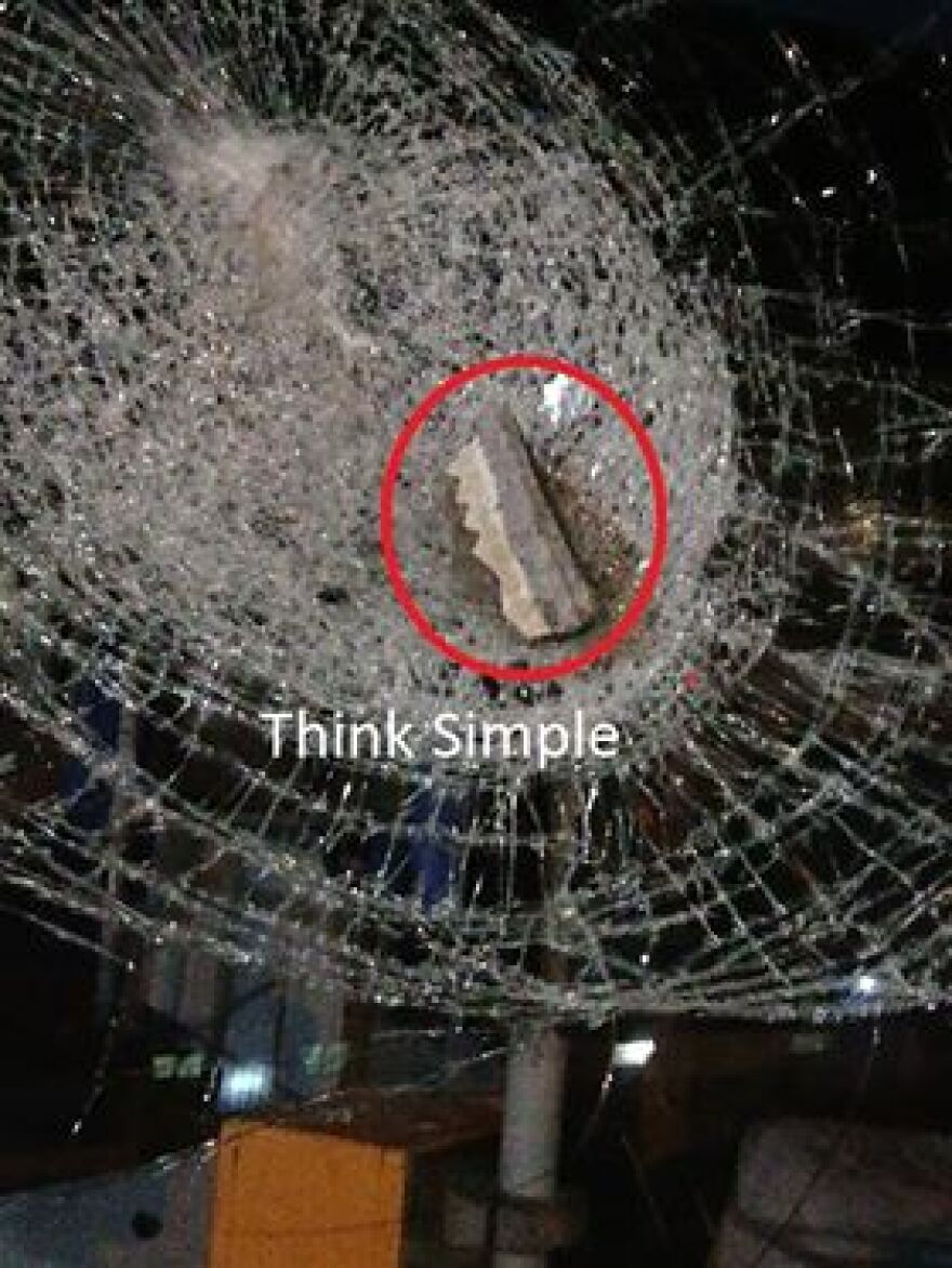 Επίθεση με πέτρες σε λεωφορείο του ΟΑΣΘ 