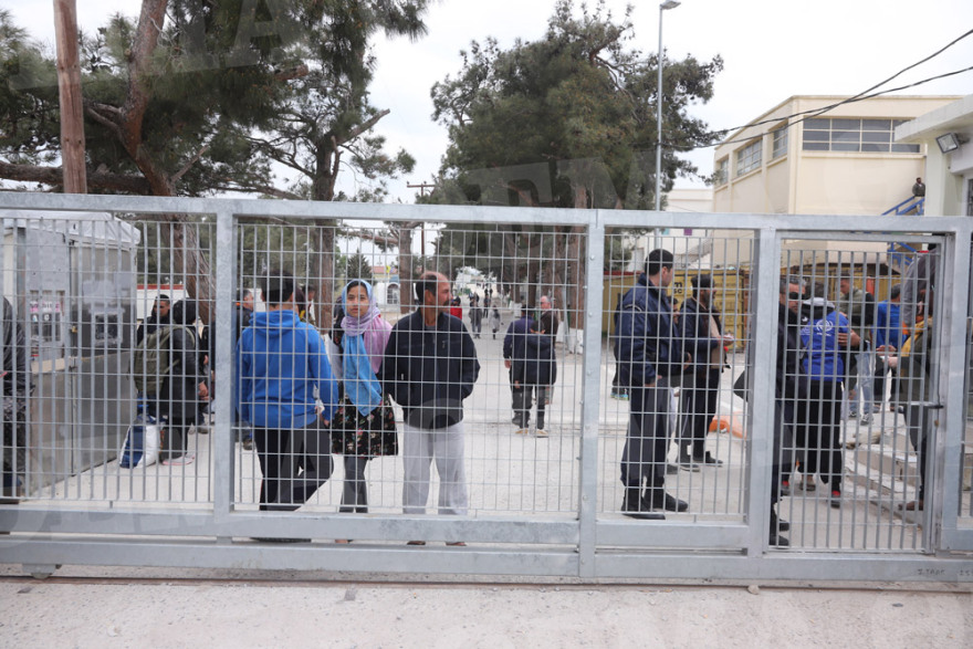 Νέα επεισόδια στα Διαβατά: Συγκρούσεις ανάμεσα σε πρόσφυγες και ΜΑΤ - Δείτε βίντεο 