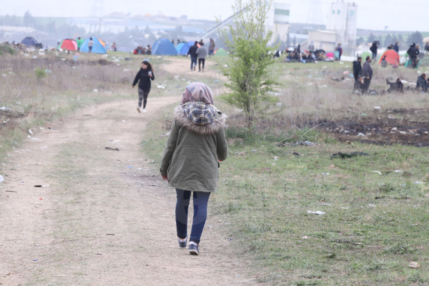 Νέα επεισόδια στα Διαβατά: Συγκρούσεις ανάμεσα σε πρόσφυγες και ΜΑΤ - Δείτε βίντεο 