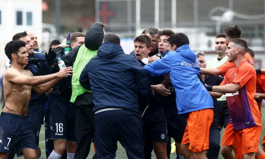 Ένταση και ξύλο σε ματς νέων της Σούπερ Λίγκας - Δείτε βίντεο 