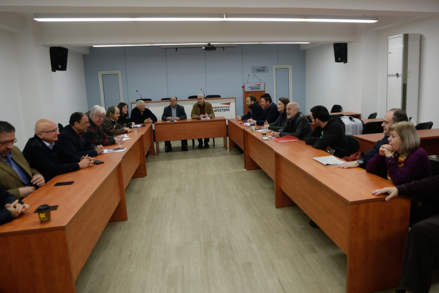 Με άρωμα «βαθύ ΠΑΣΟΚ» η «πλατιά απεύθυνση» Τσίπρα - Οργή στην Κεντροαριστερά