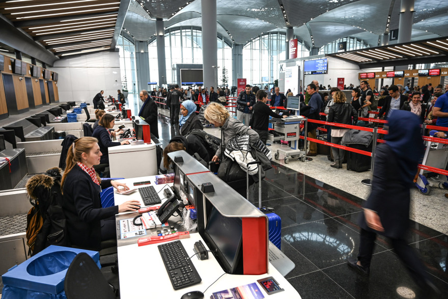 «Πρεμιέρα» για το νέο φαραωνικό αεροδρόμιο της Κωνσταντινούπολης -Εντυπωσιακές εικόνες 