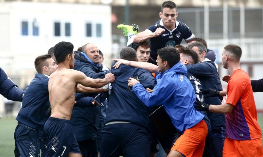 Ένταση και ξύλο σε ματς νέων της Σούπερ Λίγκας - Δείτε βίντεο 