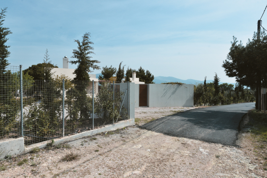 Δραγασάκης: Ασφαλτόστρωσαν τον δρόμο μέχρι  την πόρτα του εξοχικού του 