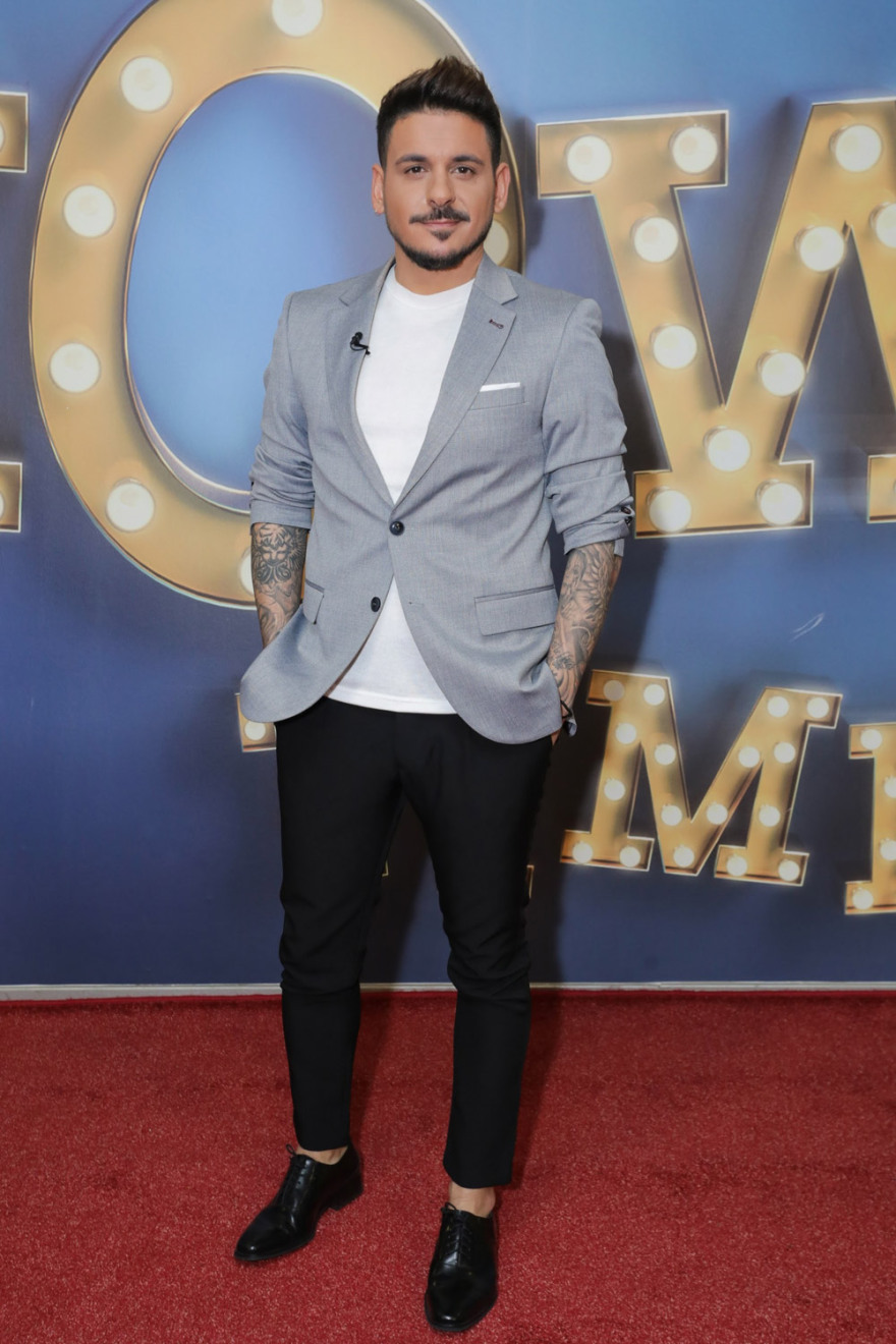 It’s Show Time: Φωτιά στο Σαββατόβραδο με τον Νίκο Κοκλώνη να υποδέχεται τη Λαίδη του ελληνικού πενταγράμμου