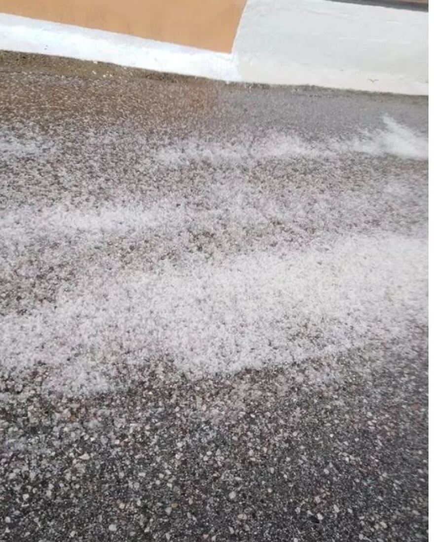 Καιρός: Το «'στρωσε» με χαλάζι στη Φαρκαδόνα - Δείτε φωτογραφίες