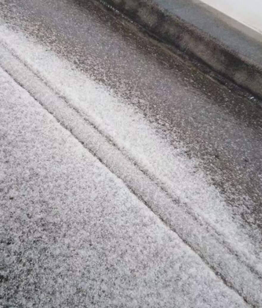 Καιρός: Το «'στρωσε» με χαλάζι στη Φαρκαδόνα - Δείτε φωτογραφίες