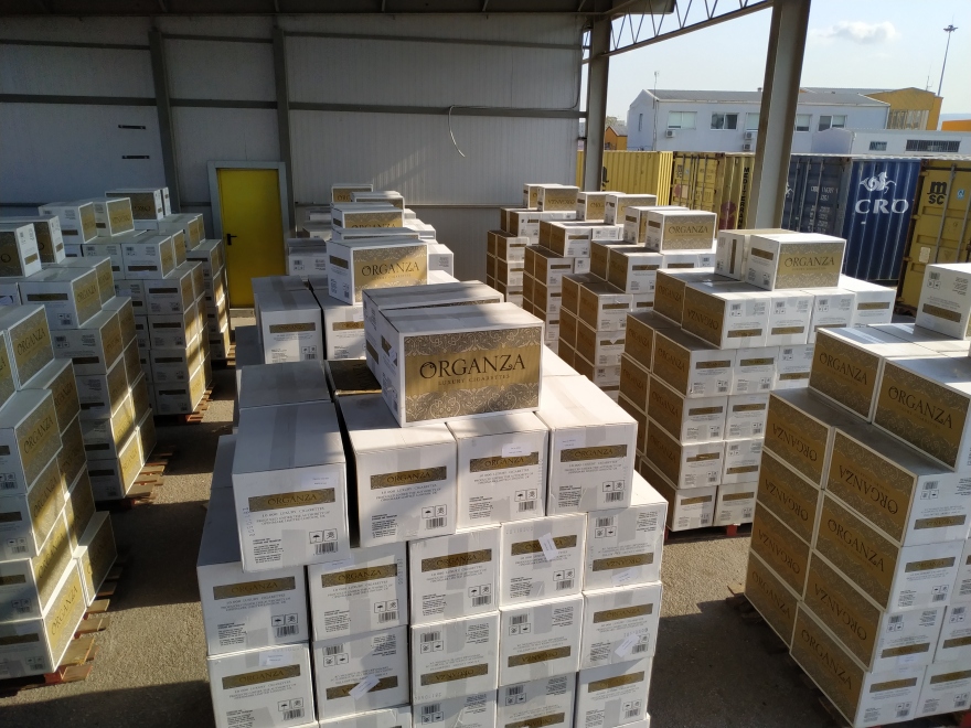 Θεσσαλονίκη: Έκρυβαν σε... «υφάσματα» από την Κίνα 12,6 εκατομμύρια λαθραία τσιγάρα 