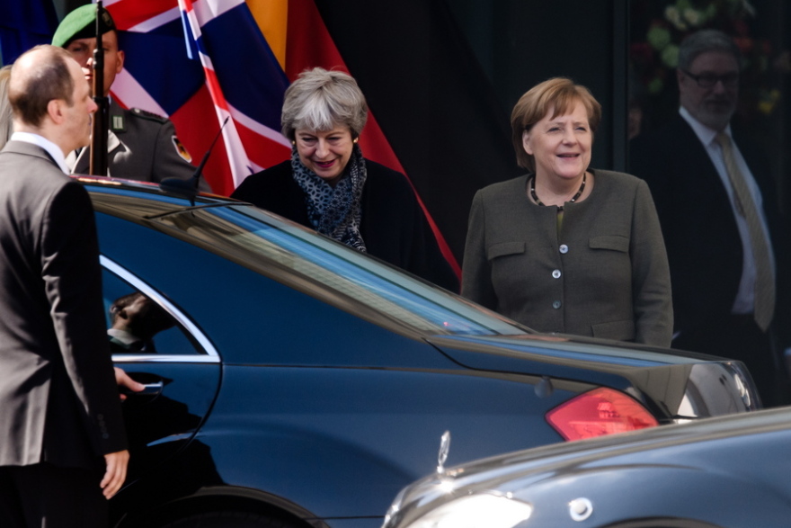 Brexit: Συνεχίζεται το θρίλερ - Χωρίς δηλώσεις η συνάντηση της Μέι με τη Μέρκελ