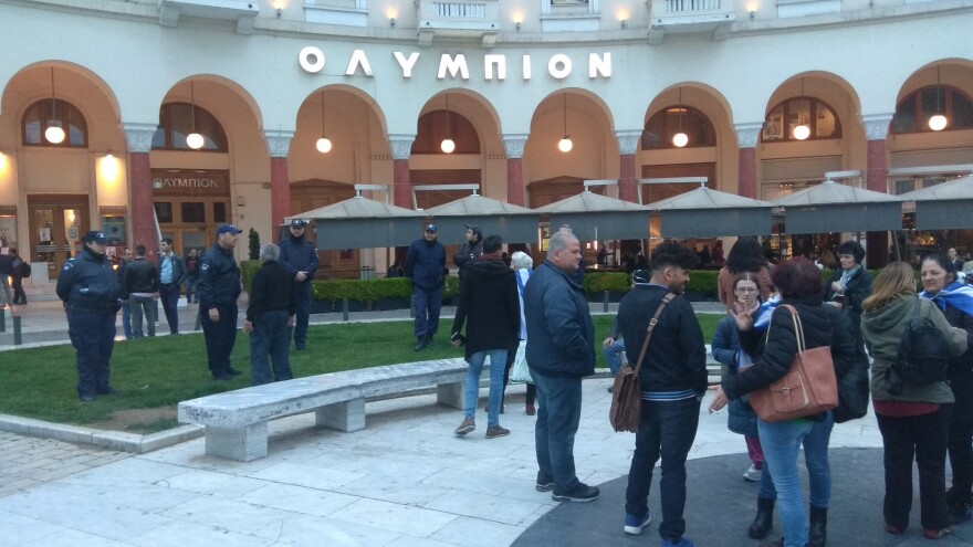 Θεσσαλονίκη: Προσπάθησαν να «μπουκάρουν» σε εκδήλωση με ομιλητή τον Τσακαλώτο