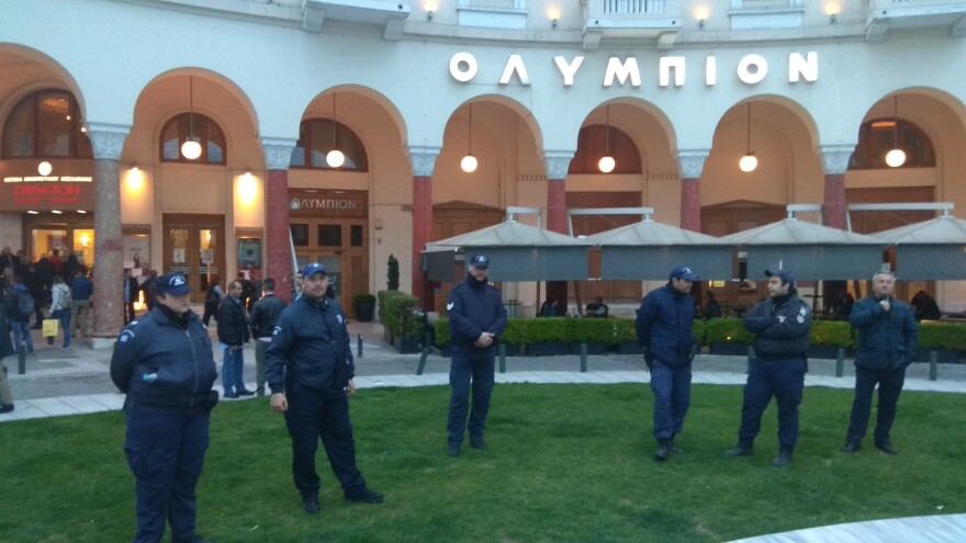 Θεσσαλονίκη: Προσπάθησαν να «μπουκάρουν» σε εκδήλωση με ομιλητή τον Τσακαλώτο