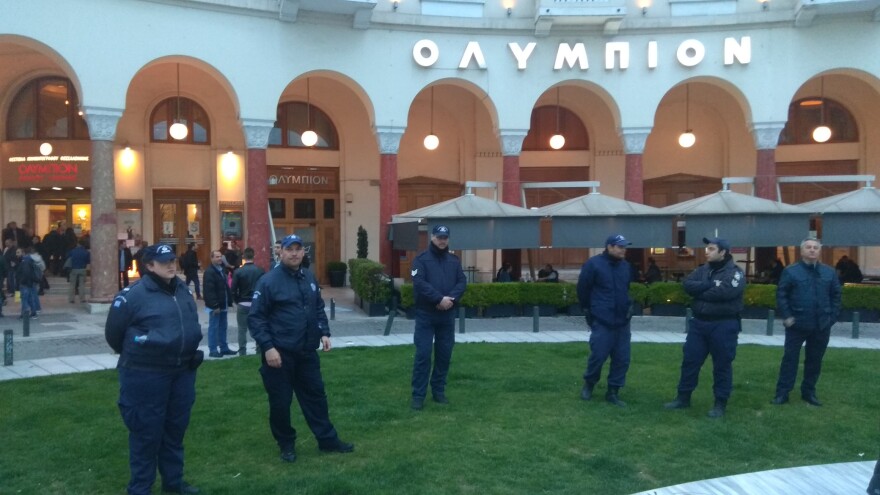 Θεσσαλονίκη: Προσπάθησαν να «μπουκάρουν» σε εκδήλωση με ομιλητή τον Τσακαλώτο